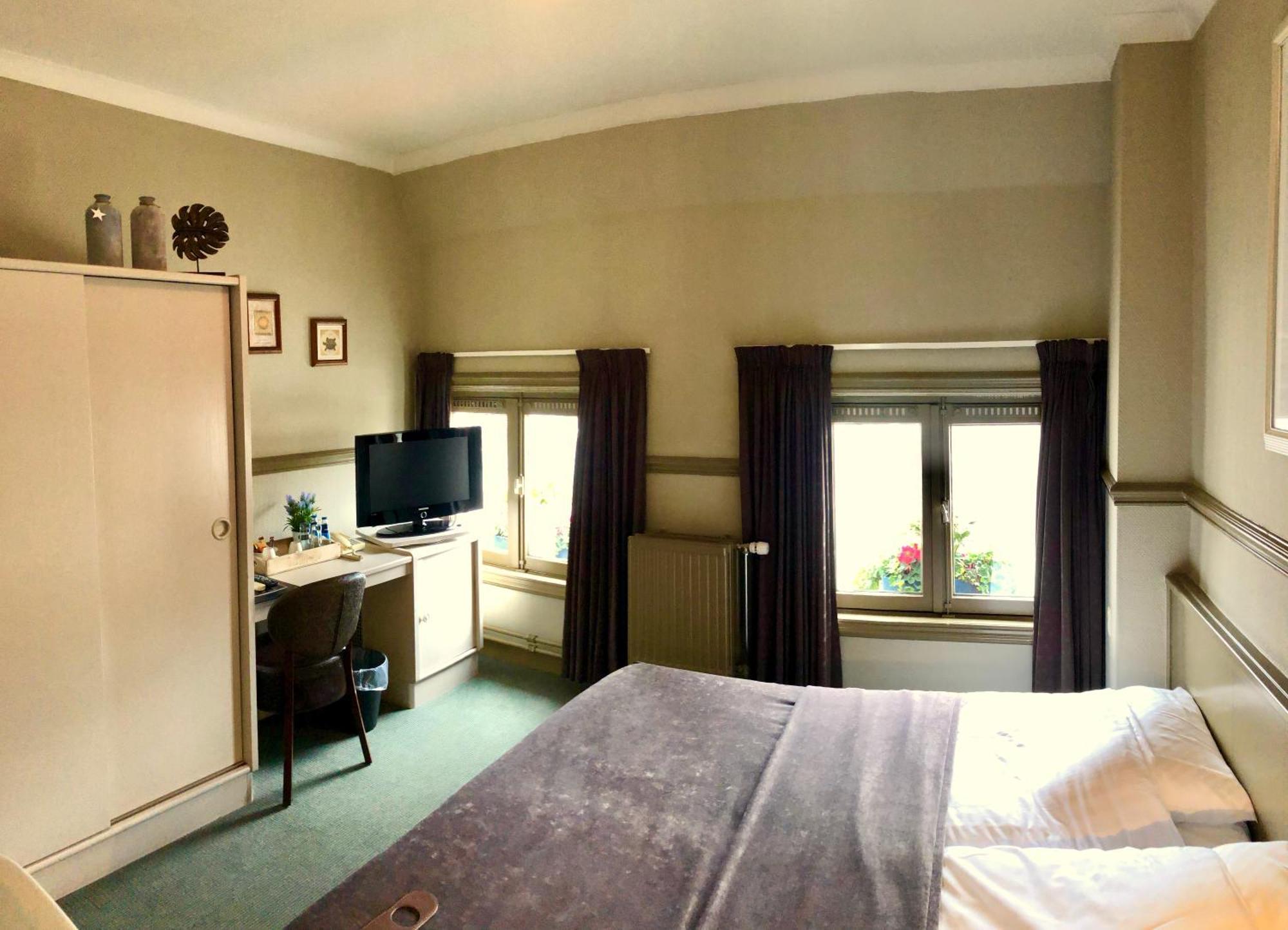 Grand Cafe Hotel De Bourgondier ベルヘン・オプ・ゾーム エクステリア 写真