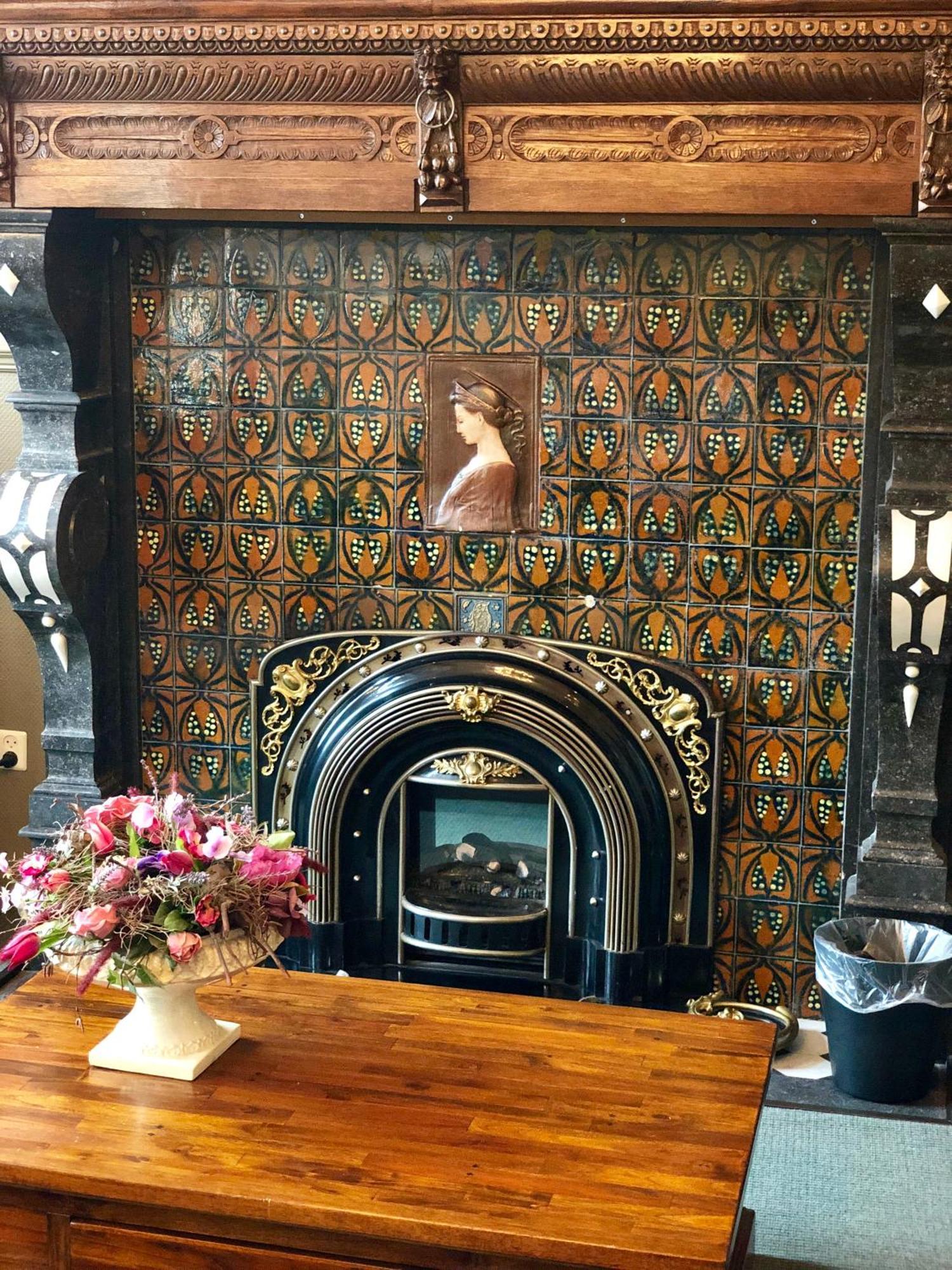 Grand Cafe Hotel De Bourgondier ベルヘン・オプ・ゾーム エクステリア 写真