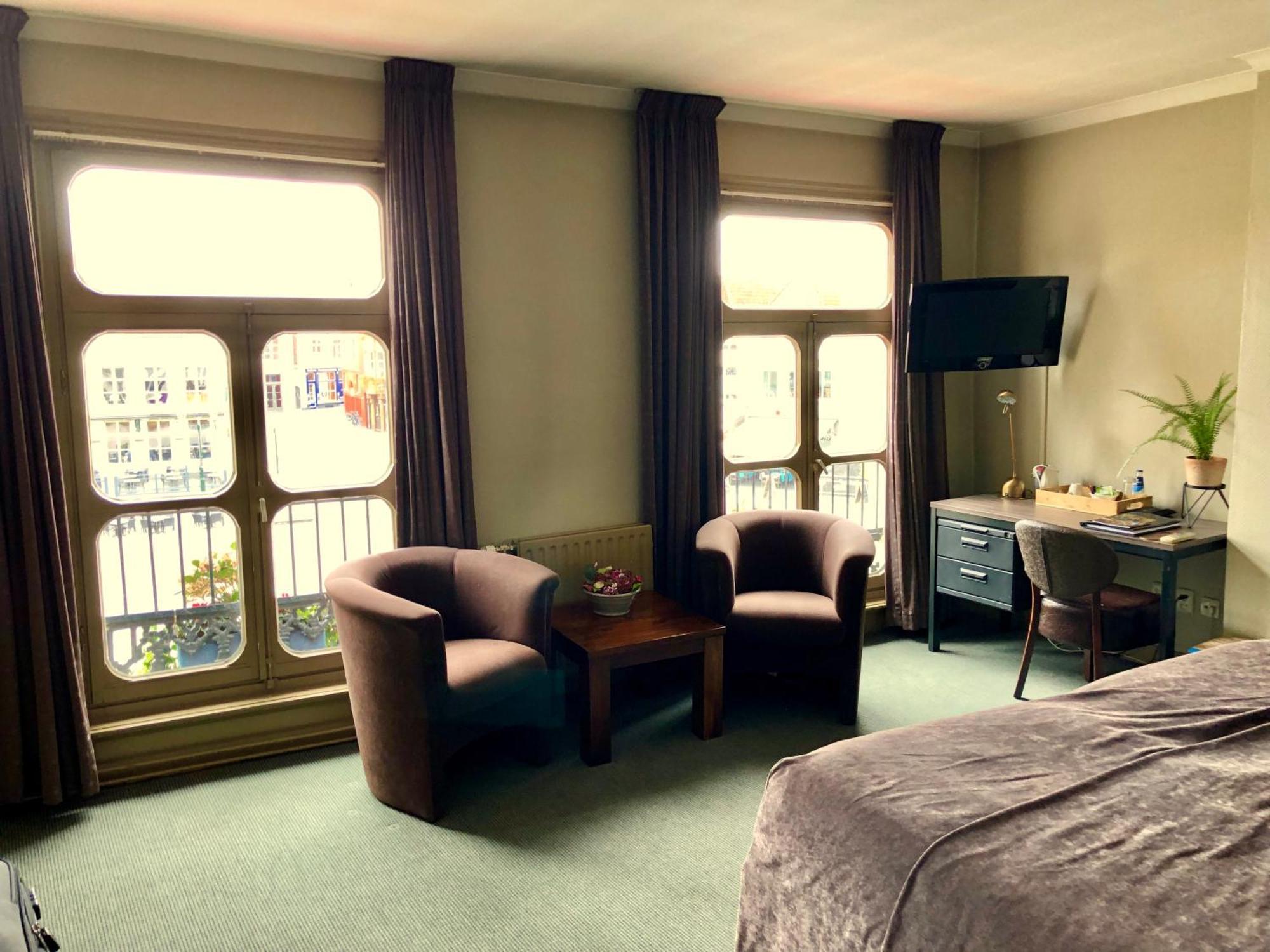 Grand Cafe Hotel De Bourgondier ベルヘン・オプ・ゾーム エクステリア 写真