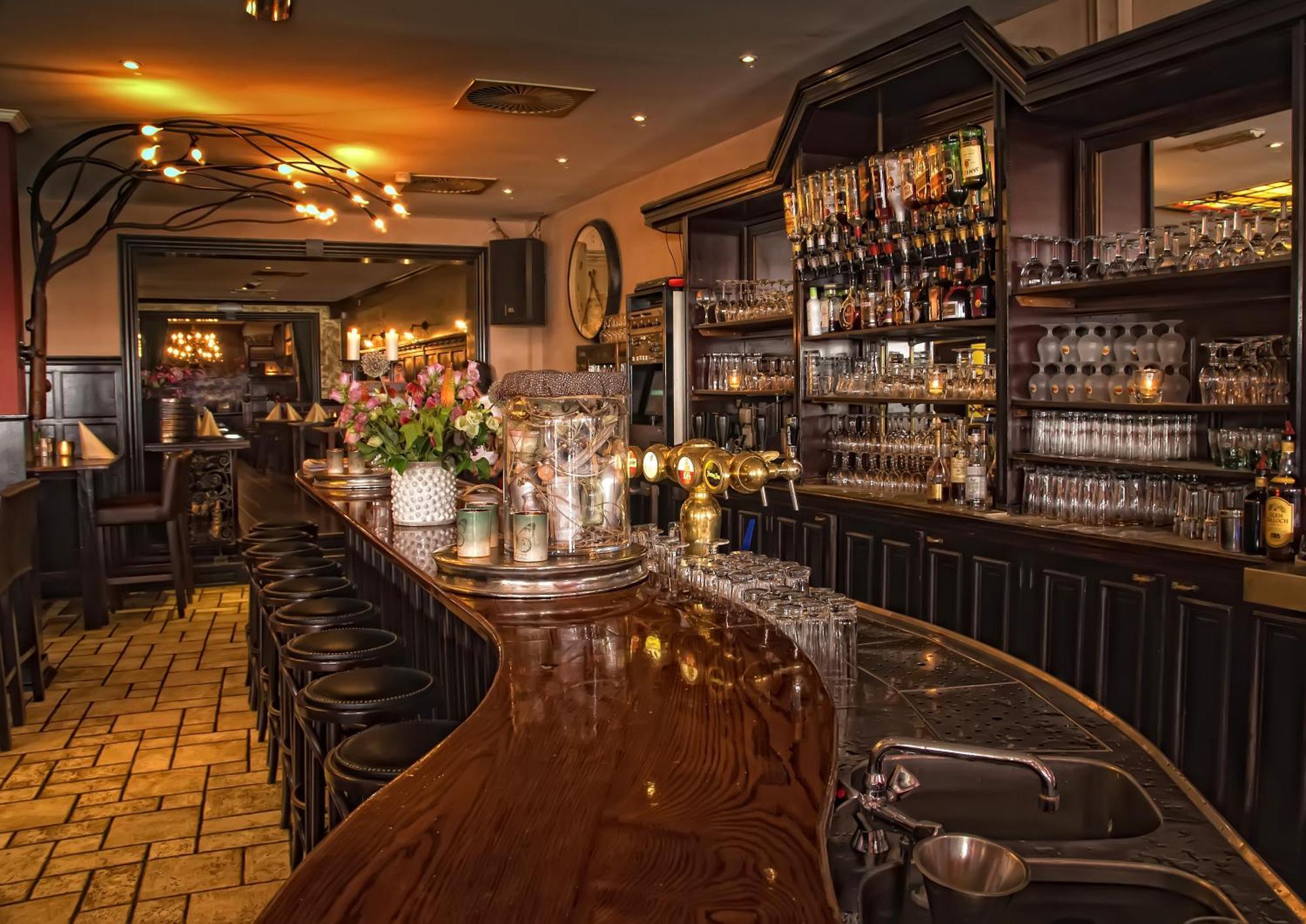 Grand Cafe Hotel De Bourgondier ベルヘン・オプ・ゾーム エクステリア 写真